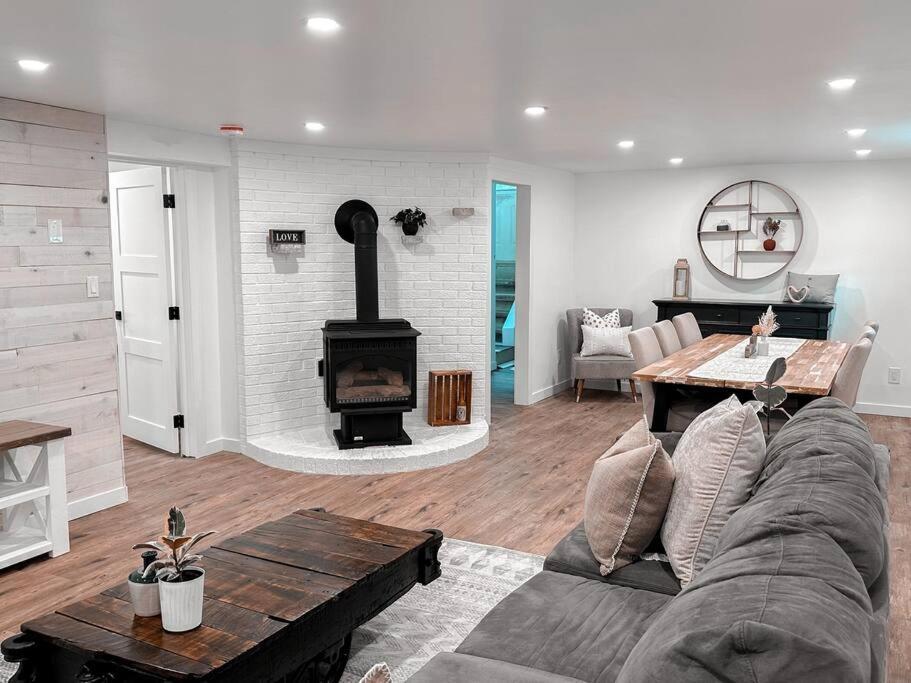 The Victoria Suite In Elora- King Bed Exteriör bild